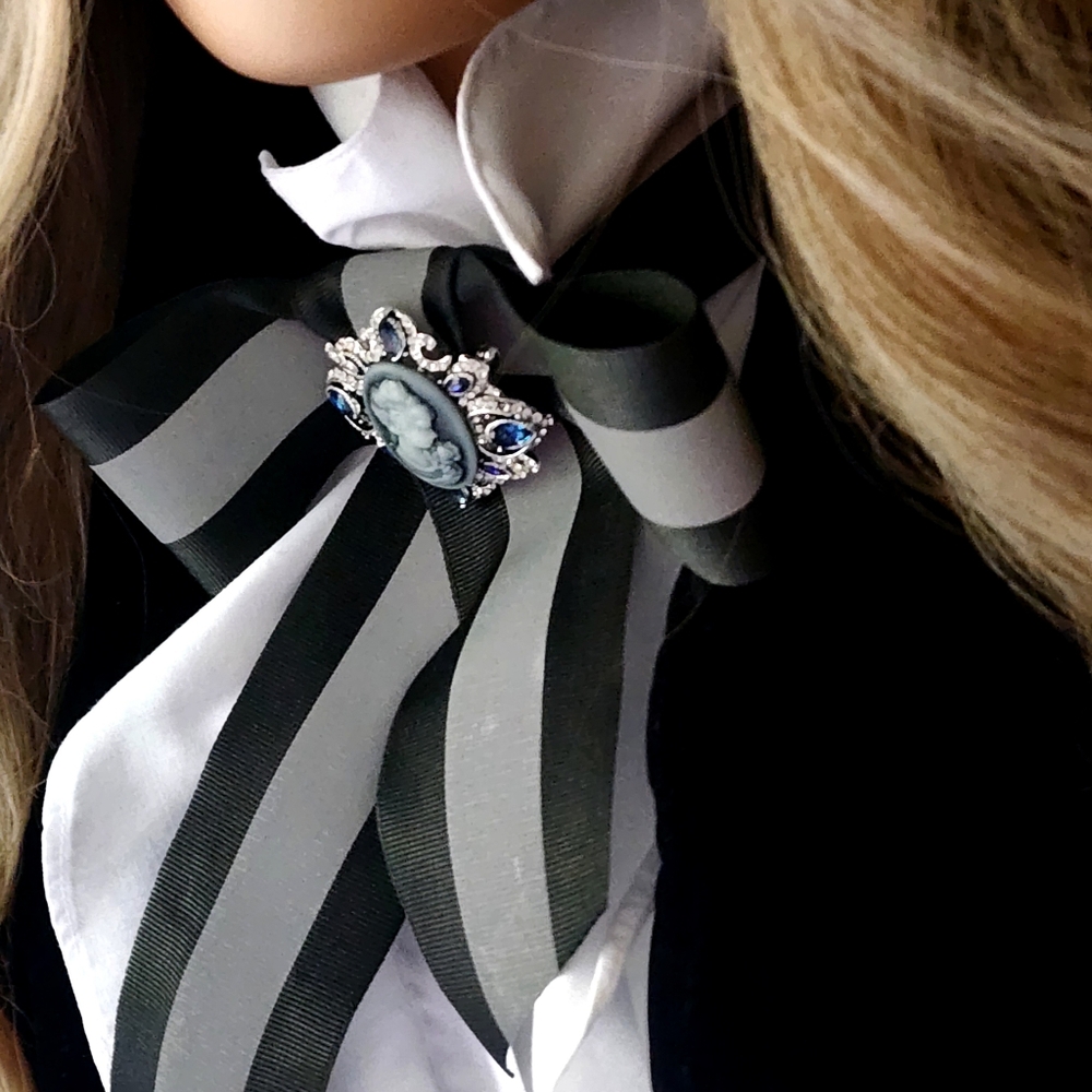 Avangard Bow Tie Victorian Jabot Luxury Velvet Chocker Cameo Brooch - Picture 4 of 15
